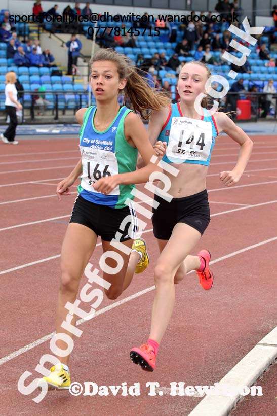Under-15 girls 1500 metres, Northern Under-15 and under-17 Championships, Wigan. Photo: David T. Hewitson/Sports for All Pics
